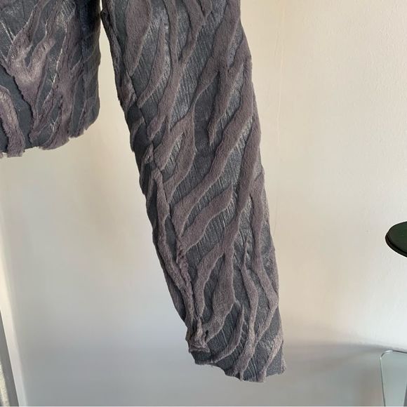 FOREVER 21 Faux Fur Crop Jacket - Picture 9 of 11